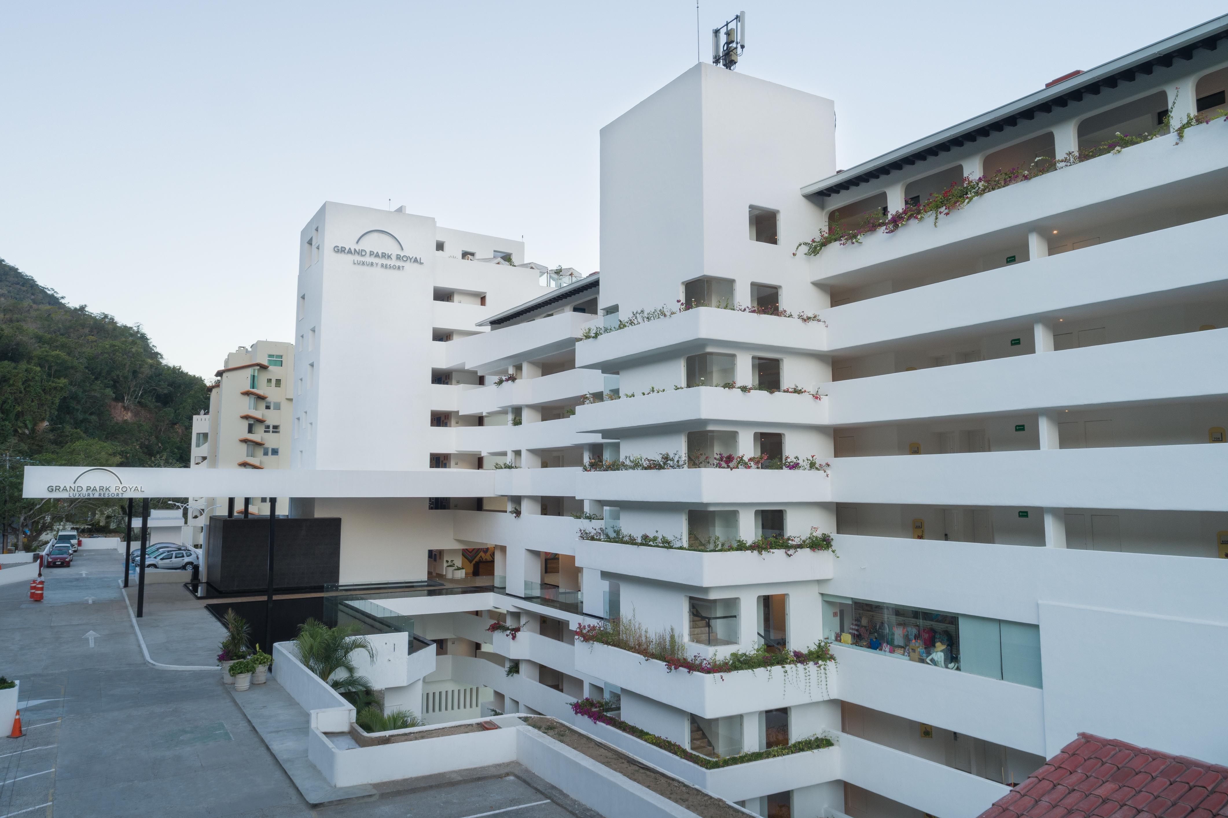 Grand Park Royal Puerto Vallarta Exterior photo